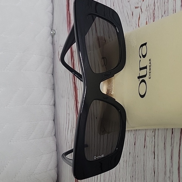 OTRA ZOE Black/Smoke Sunglasses - Picture 3 of 9